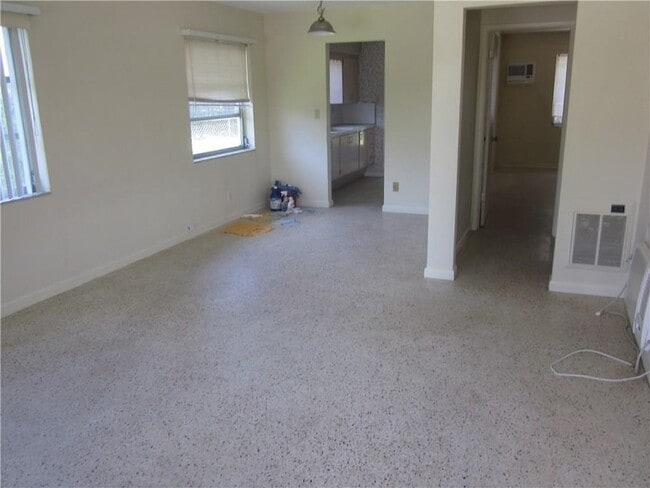 Building Photo - 2120 NE 56th St