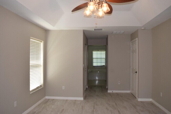 Building Photo - 1074 SW Janar Ave