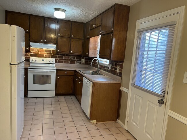 Building Photo - 8431 Moultrie Dr