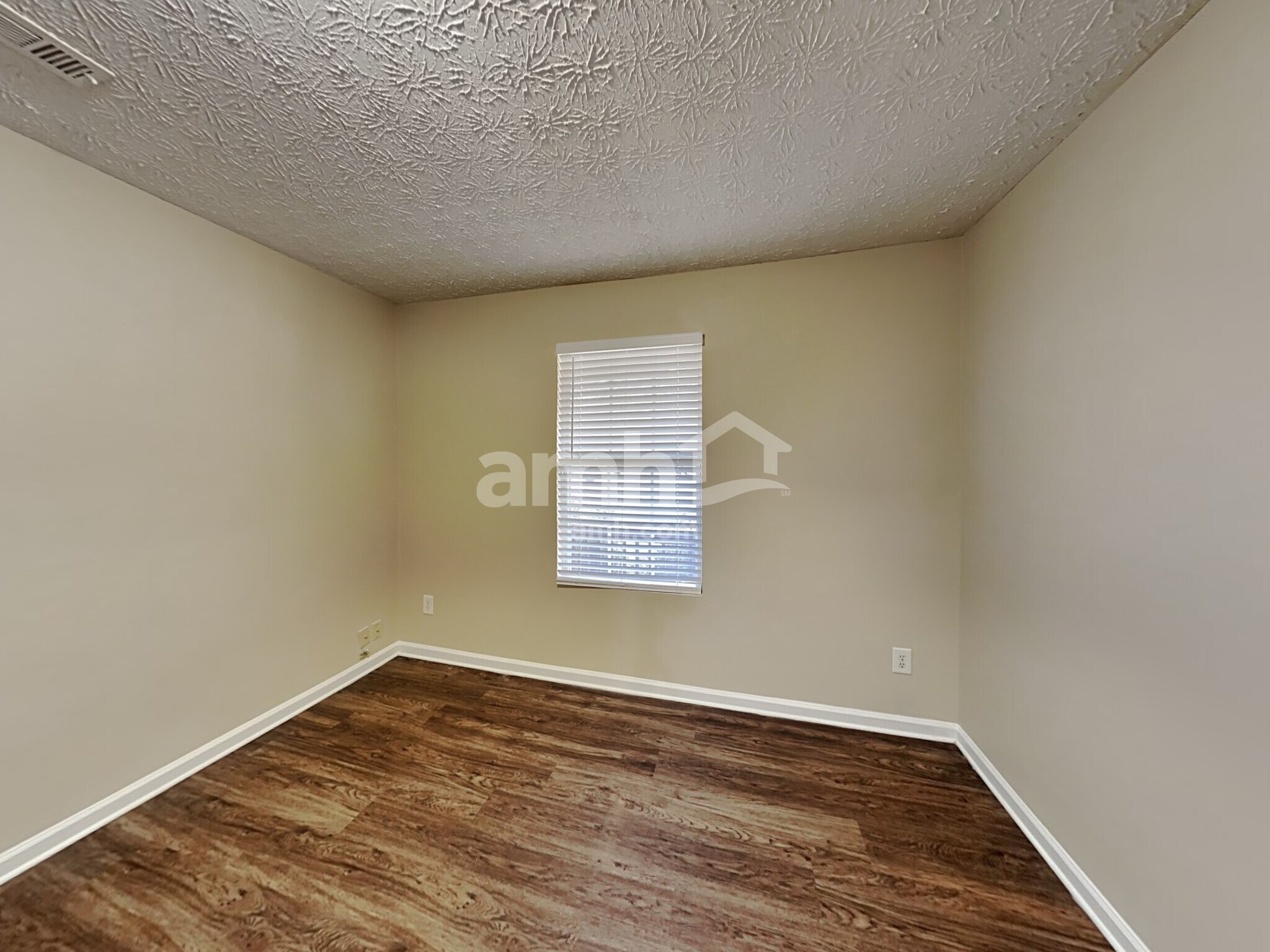 Building Photo - 1137 Baileys Ct