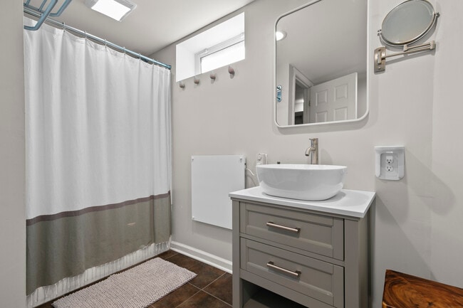 Building Photo - 37 Harmon St