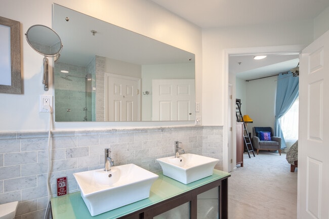 Building Photo - 614 Tivoli Passage