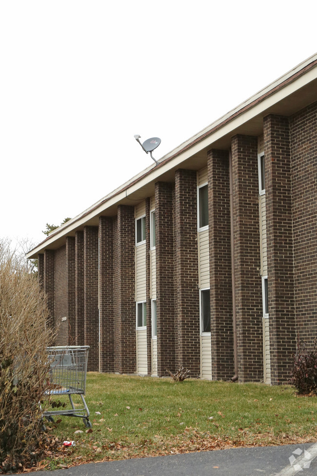 Building Photo - 2069 Fontaine Rd