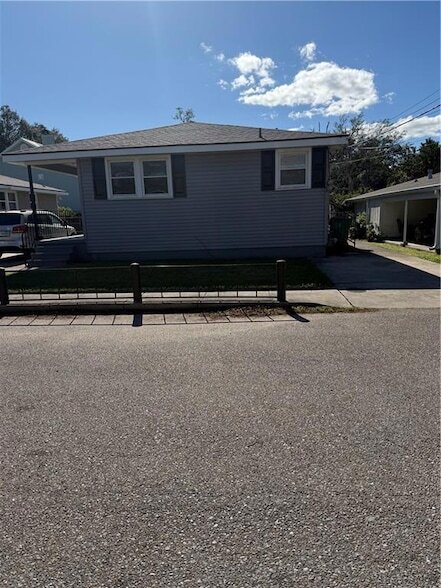 Building Photo - 10528 Alan St