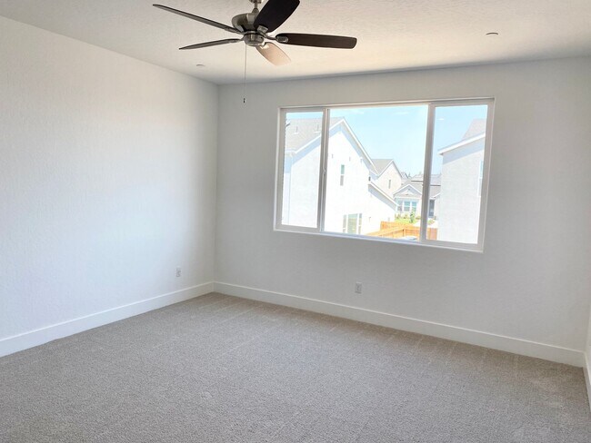 Building Photo - BRAND NEW 4/3.5 Lennar with In-Law Suite