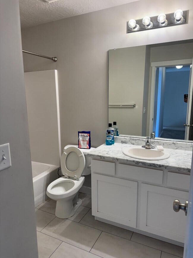 Building Photo - 983 W 420 S