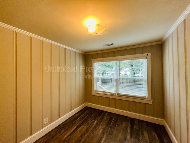 Building Photo - 5009 Park Ave