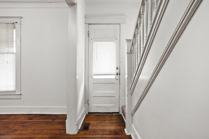 Building Photo - 418 N Drexel Ave