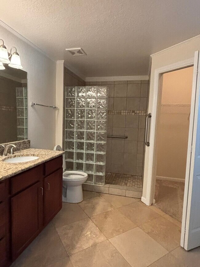 Building Photo - 2801 Chancellorsville Dr