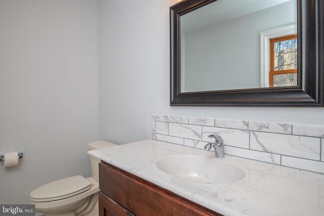 Building Photo - 1957 Lincoln Ave