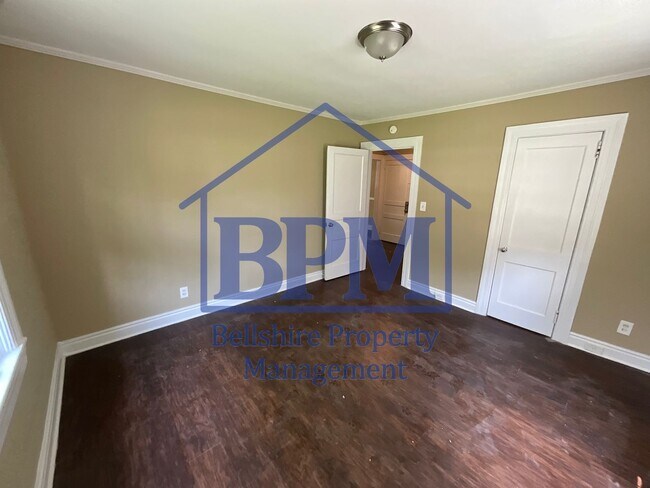 Building Photo - Spacious 3 Bed, 2 Bath Bottom-Floor Duplex...