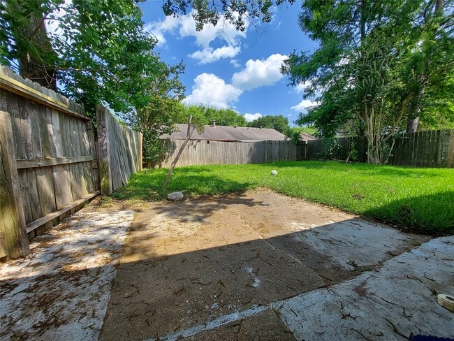 Building Photo - 3807 Quiet Pl Dr