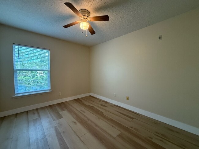Building Photo - 2564 Golden Lake Loop