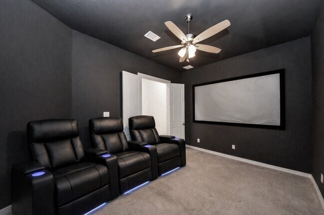 Building Photo - 7410 Blue Finch Ln