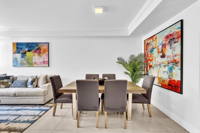 Building Photo - Fully Furnished Townhome in East Hollywood!