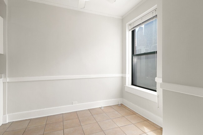 Building Photo - 10 W Elm St