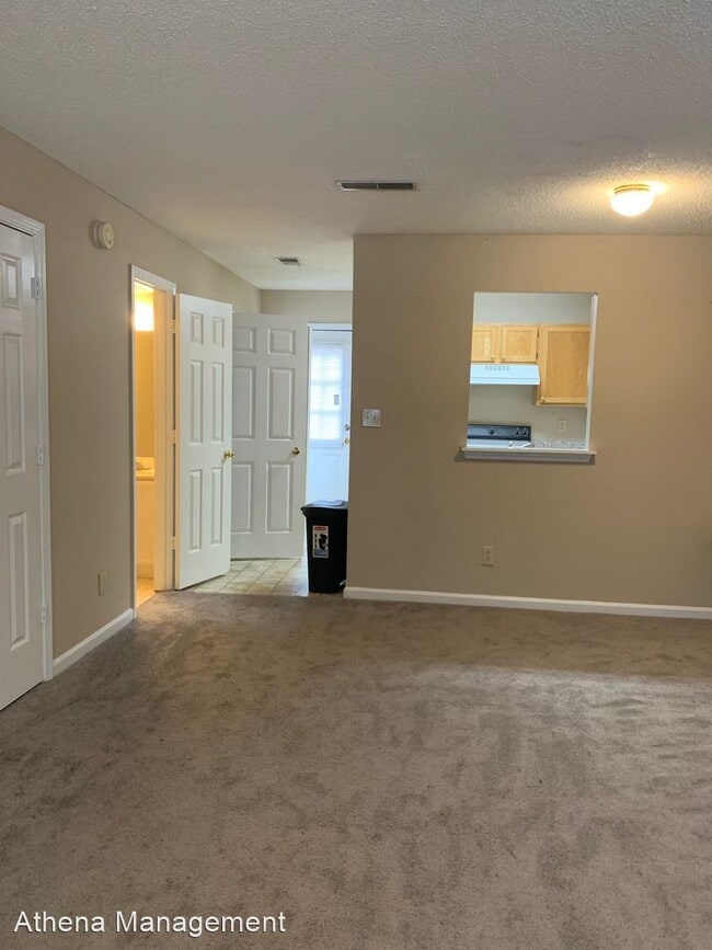 Building Photo - 2 br, 2.5 bath House - 125 Dennis Drive Un...