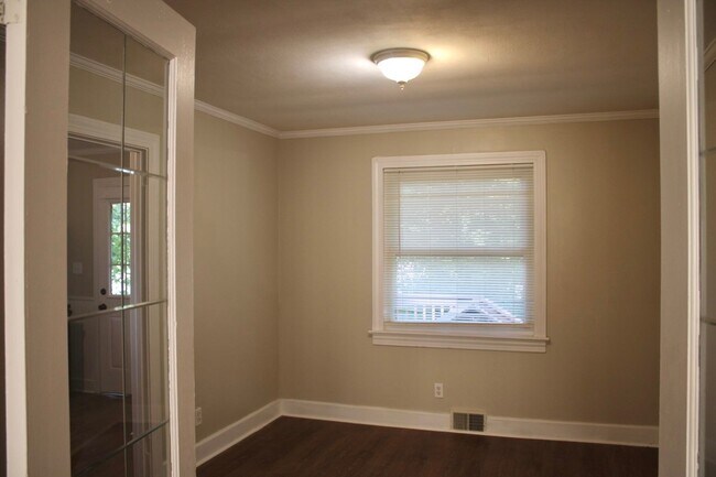 Building Photo - 692 Brookdale Dr