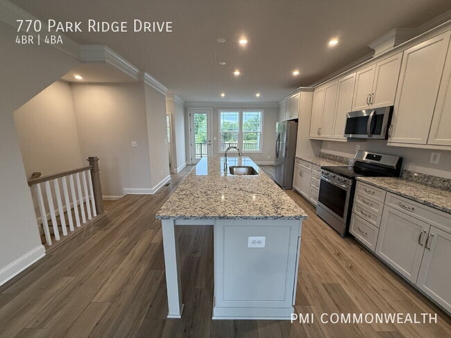 Building Photo - 770 Park Ridge Dr