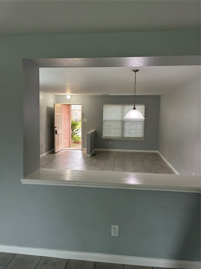 Building Photo - 9126 Kendale Dr