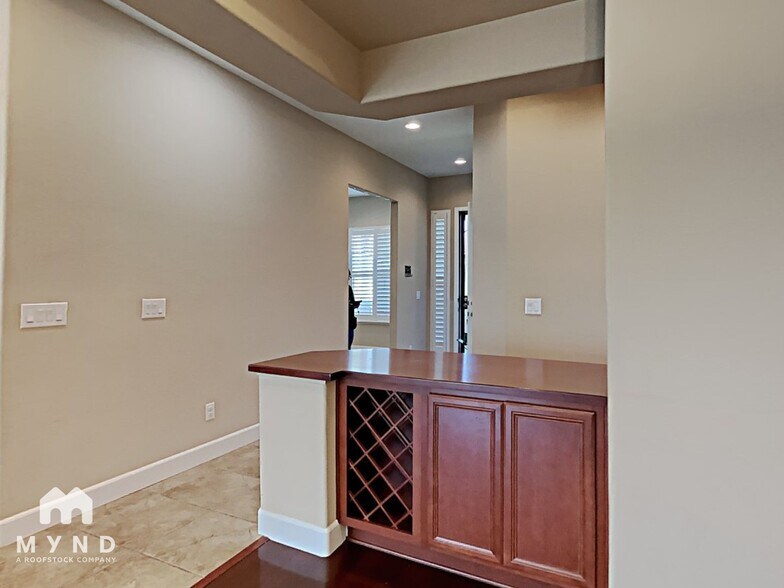 Building Photo - 5757 Meadow Park Dr
