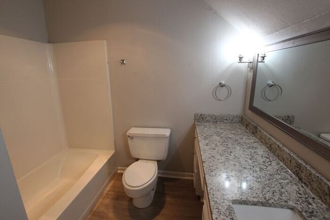 Building Photo - Available Now! Recently remodeled 3/2 in T...