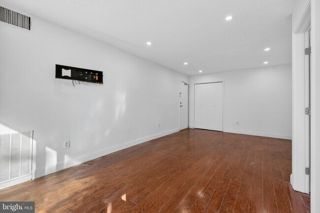 Building Photo - 16 S Van Dorn St