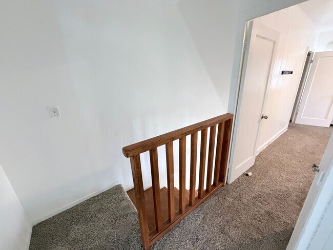 Building Photo - Spacious Two-Level 2BR/1BA Near Ritz-Carlton & Waikiki Beach