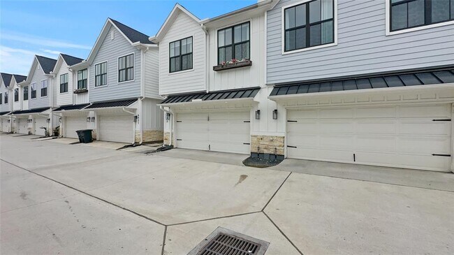 Building Photo - 6423 Highland Pine Ln