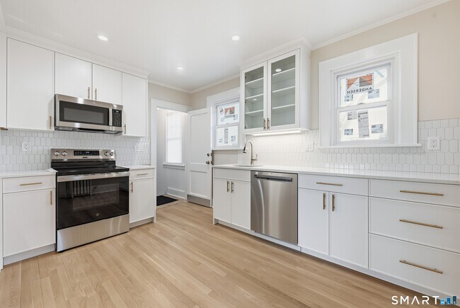 Building Photo - 44 Lorraine Terrace
