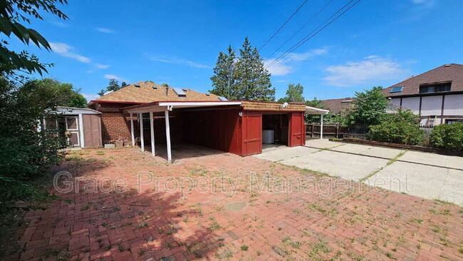Building Photo - 610 S Eliot St