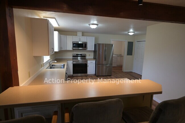 Building Photo - Updated Single-Level Home with Spacious Interior & Covered Parking