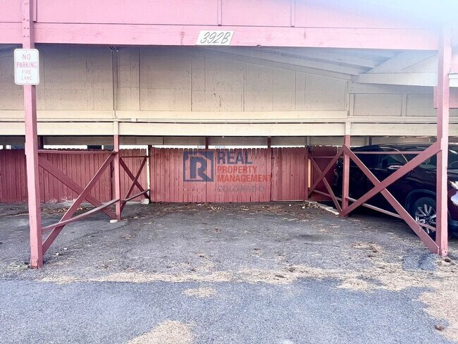 Building Photo - 392 W Rockrimmon Blvd