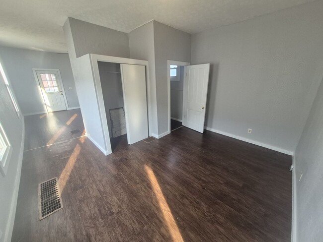 Building Photo - 1822 Pearl St