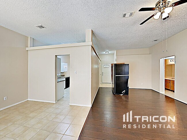 Building Photo - 24027 Leathergate Dr