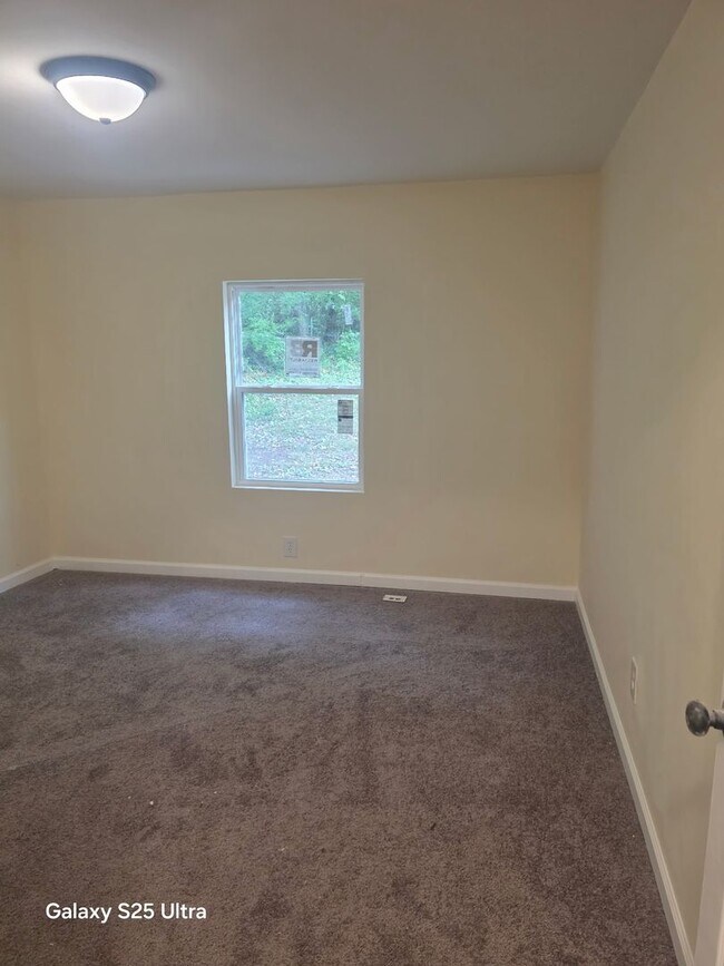 Building Photo - Single Family Home - Now available!