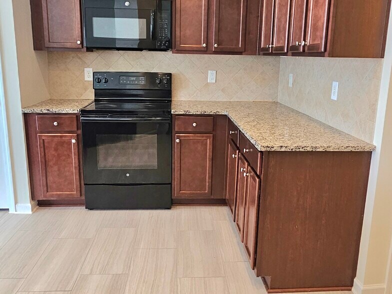 Building Photo - 401 Bear Tree Ct