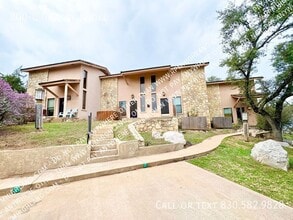 Building Photo - 800 Grassy Knoll