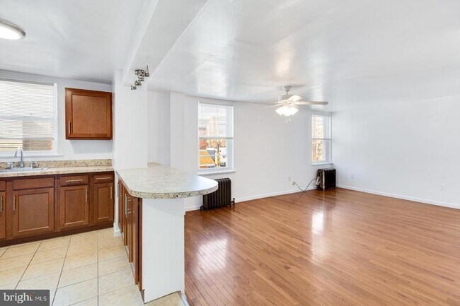 Building Photo - 600 E Girard Ave