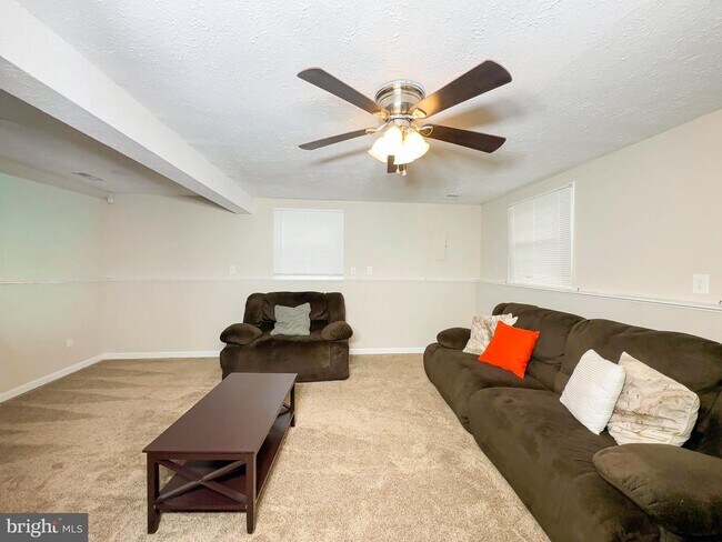 Building Photo - 806 Truro Ct