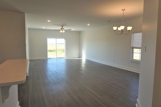 Building Photo - 4 Bedroom, 2 Bath Home in Valley View