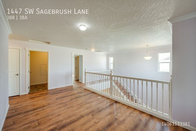 Building Photo - 1447 SW Sagebrush Ln