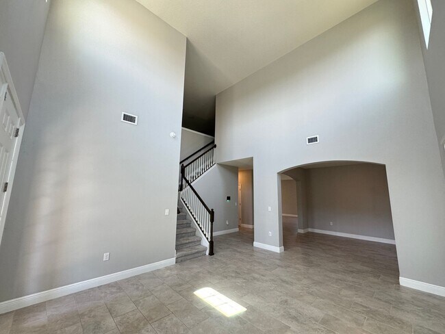 Building Photo - Available NOW!  Incredible, SPACIOUS 5 Bed...