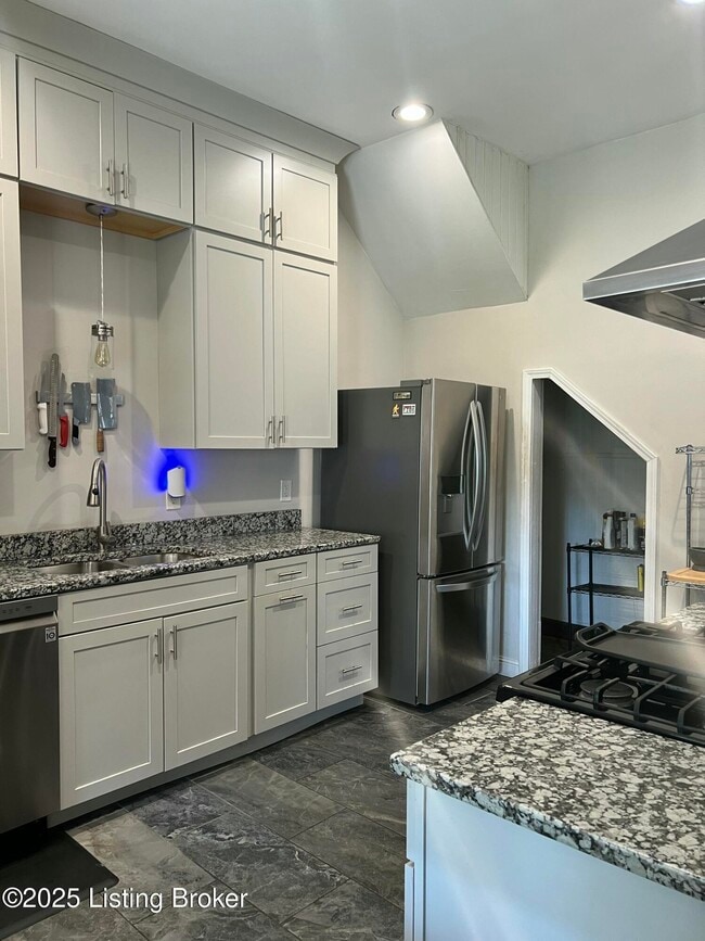 Building Photo - 925 S Preston St