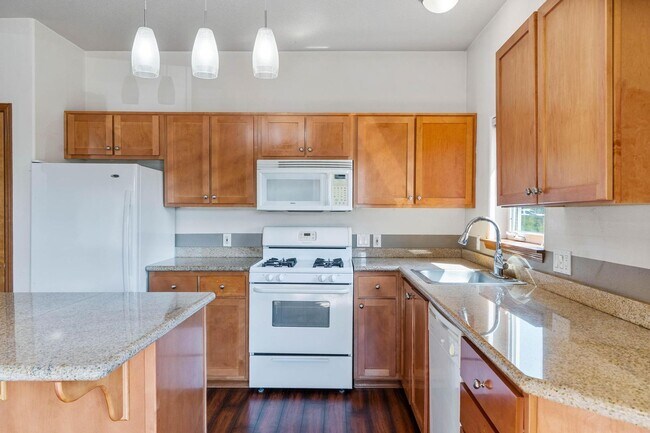 Building Photo - Immaculate 2-bdrm/2-bath, 2nd-floor, corner-unit condo in Bethany Village.  In-unit laundry, deed...