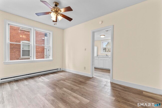 Building Photo - 313 High St