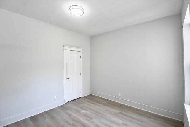 Building Photo - 3720 S Indiana Ave