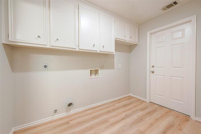 Building Photo - 15511 Rana Ct