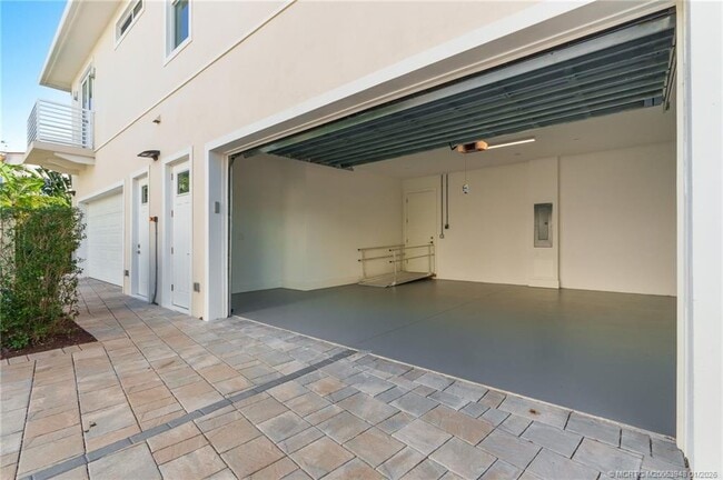 Building Photo - 55 SE Seminole St