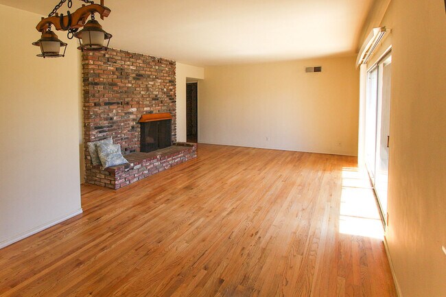 Building Photo - 17832 Lemarsh St